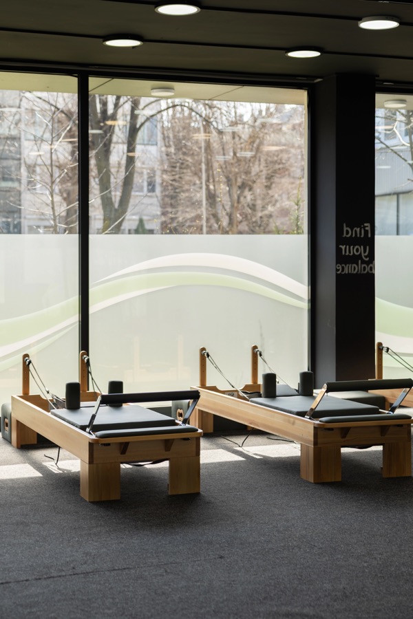 Grupni reformer pilates trening u Honey Glow studiju